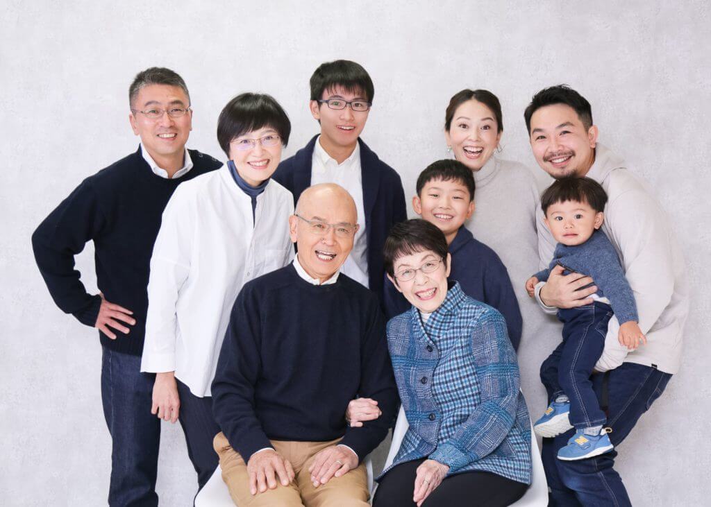 家族写真 記念写真も撮影しています 名古屋 栄のフォトスタジオ スタジオミルク